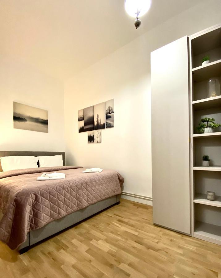Republique Family Apartment Брашов Экстерьер фото